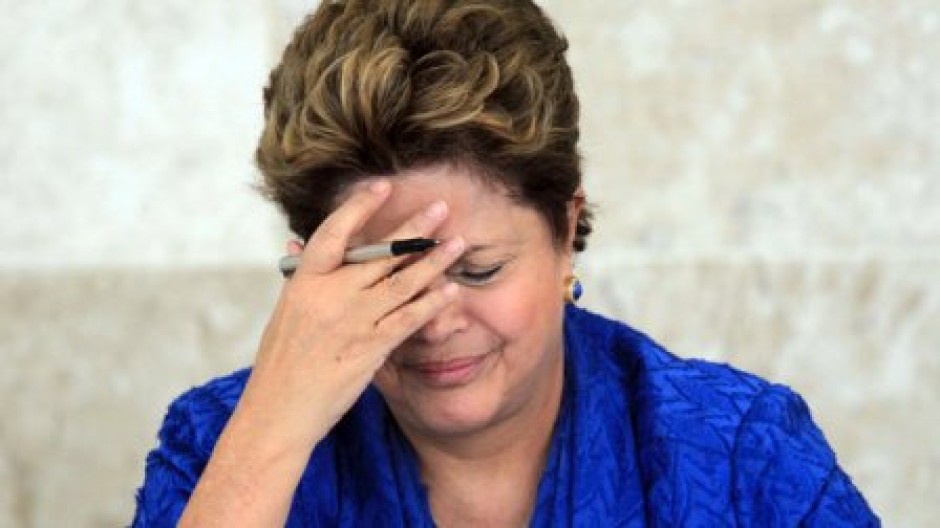 Dilma continua em baixa, ainda. Mesmo depois de tentar ser simpática e aparecer mais em público.