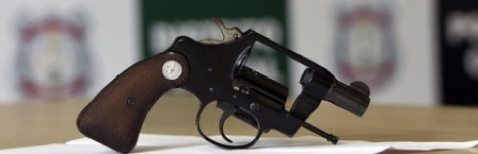 Arma que assassinou o MILITAR do Exército, campeão de HIPISMO, foi presenteada ao coronel pela família da ESPOSA e tem o desenho de um CAVALO.