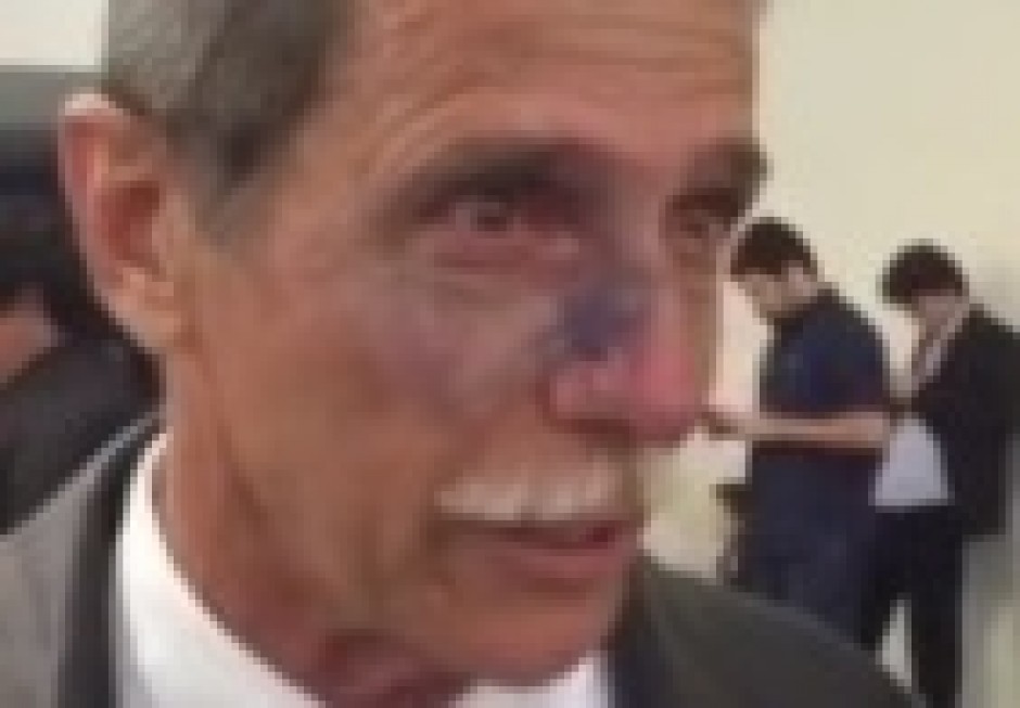 General PAULO CHAGAS foi agredido por manifestantes de esquerda.
