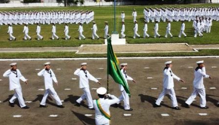 Dirceu diz que General VILLAS BÔAS escorregou ao APOIAR MOURÃO e que GENERAIS são entreguistas e futuros candidatos.