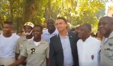 Fuzileiros Navais IRONIZAM acusação de racismo contra BOLSONARO