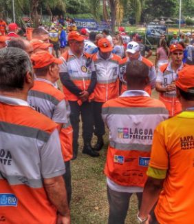 MILITARES e Ex-MILITARES tentam pressionar GENERAL a manter uniformes do Segurança Presente no RIO