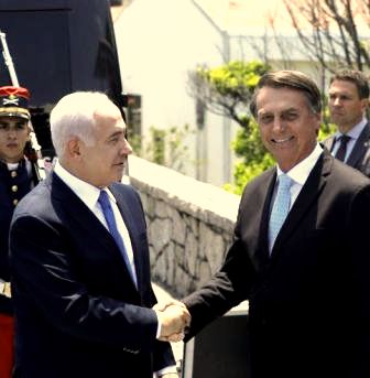MITO, MITO! Bolsonaro é recebido na sinagoga com aplausos e gritos de MITO