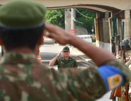 HOMENAGEADOS os militares que atuaram na intervenção no RIO DE JANEIRO