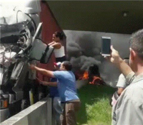 Projeto pretende Punir pessoas que fotografam ou filmam em vez de prestar socorro