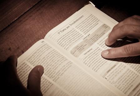 Congresso do sec. XXI! Palavra bíblia proibida de ser usada em jornais, livros ou internet – Projeto de LEI