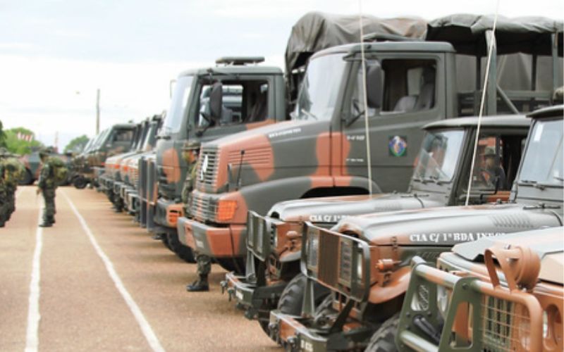 Aconteceu – Oficial do Exército conduz tropa, cerca e invade prefeitura
