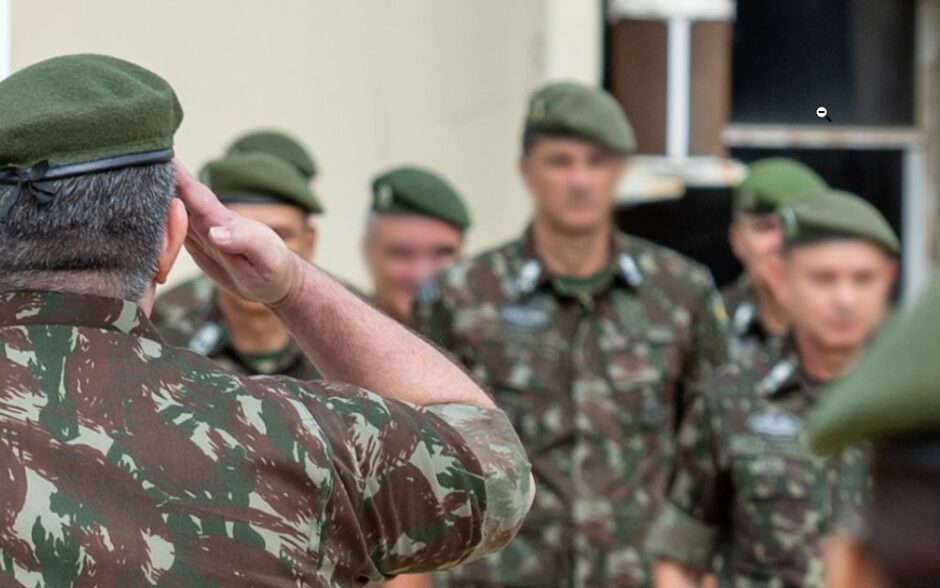 Novo comando do Exército reforma soldado como sargento, após 20 anos de batalhas judiciais. Veja ainda outros casos