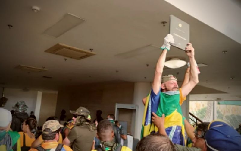 Generais assistem calados enquanto o Partido dos Trabalhadores mira no Artigo 142 da Constituição