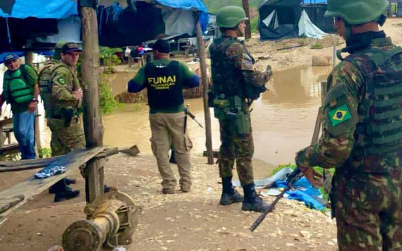 Exército realiza grande apreensão de materiais criminosos na fronteira, totalizando mais de R$ 1 milhão em produtos ilegais