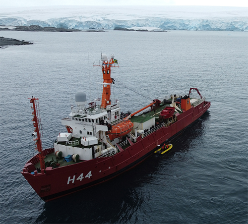 22 anos depois, Navio de Apoio Oceanográfico da Marinha cruza novamente o Círculo Polar Antártico