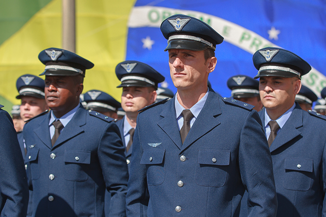 Comandante da Aeronáutica aprova redistribuição de efetivos de Oficias. Medida influencia nas promoções