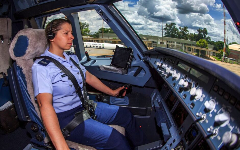 EMBRAER quer mais mulheres na aviação e apoia Associação das Mulheres Aviadoras do Brasil (AMAB)