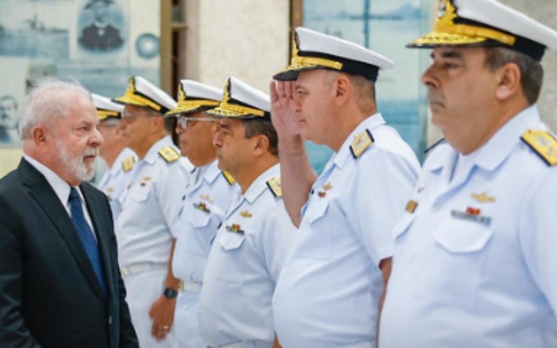 Presidente Lula é recebido com continência de Almirantes de Esquadra em evento militar