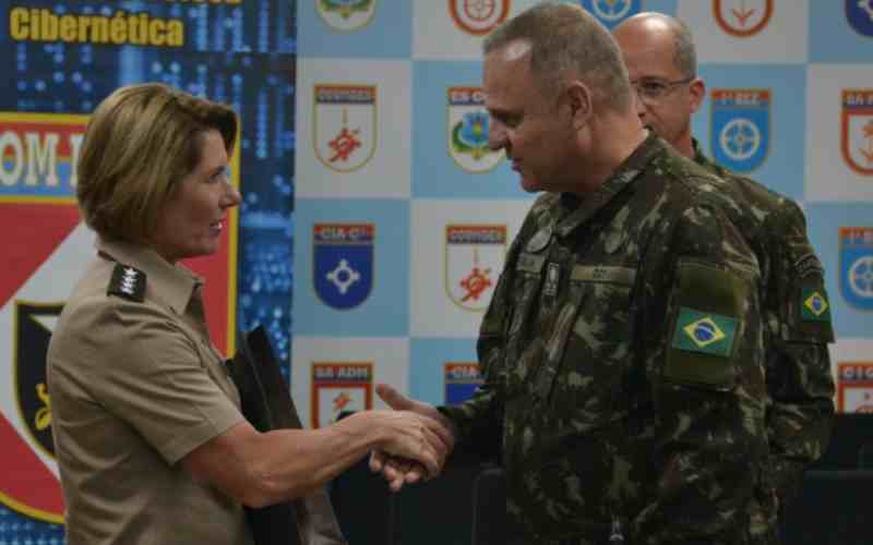 Comandante do Comando Sul dos EUA veio ao Brasil pela segunda vez em menos de três anos