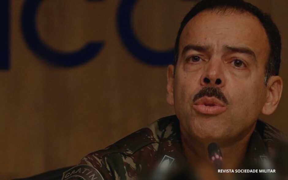General de 4 estrelas na ativa questiona se alguns militares estão realmente servindo às Forças Armadas e ao Brasil.