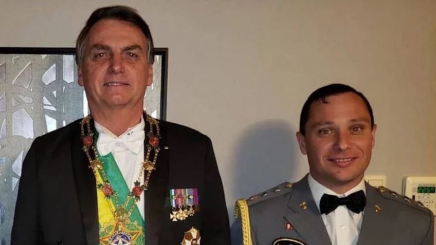 Ex-presidente Bolsonaro com o tenente coronel Mauro Cid