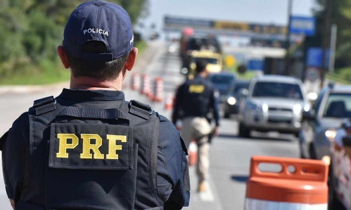 Novo concurso para a Polícia Rodoviária Federal terá mais de 4 mil vagas e salários acima de R$ 10.000,00