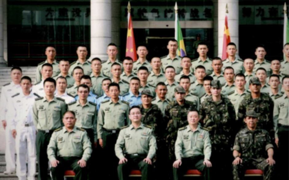 Coronéis brasileiros foram à China seguidas vezes cursar estudos estratégicos e ministrar curso de guerra na selva