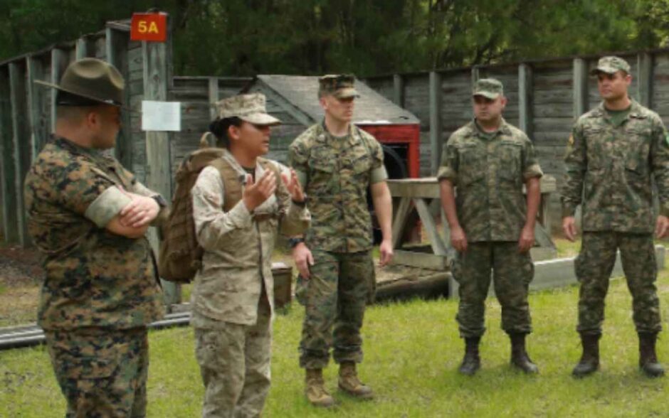Enquanto Exército aumenta interação com a China, Marinha envia Fuzileiros aos Estados Unidos para aprender como adestrar militares do sexo feminino