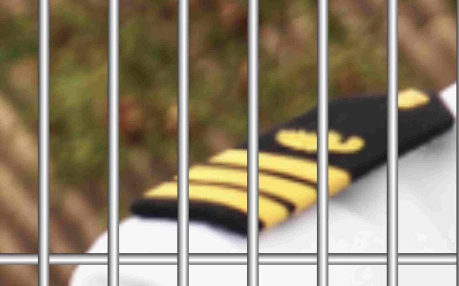 Capitão de Fragata oriundo da Escola Naval, condenado por pedofilia, tem posto e patente cassados