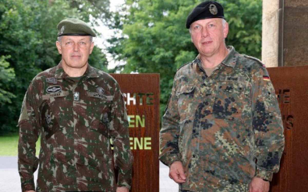 Em meio a hostilidades entre Rússia e OTAN, Comandante do Exército Brasileiro visita a Alemanha
