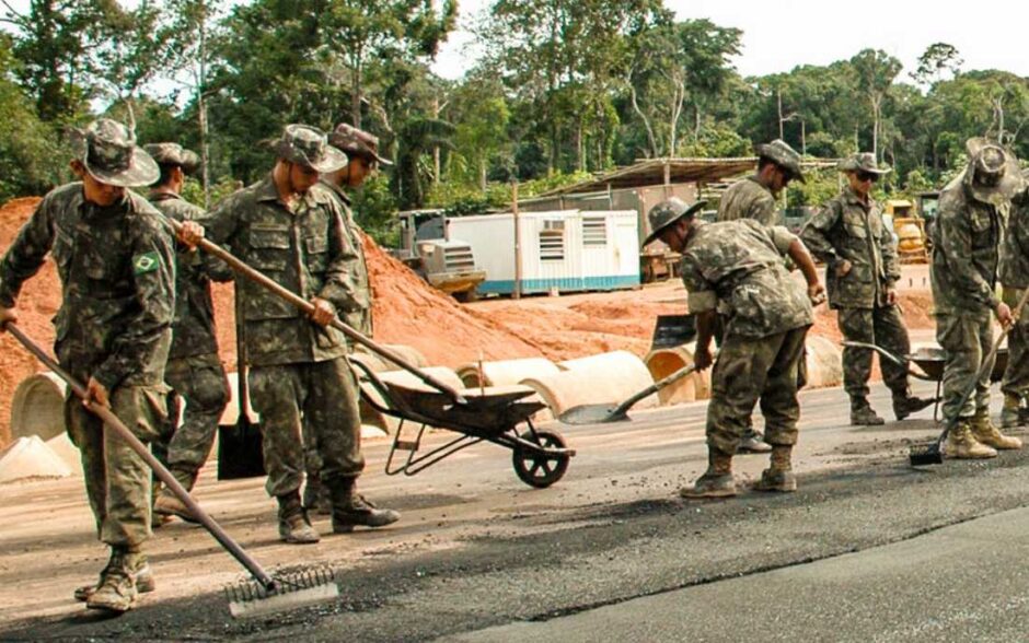 Exército Brasileiro poderá limpar sarjetas, pintar meio fio e ainda cobrar pedágio: projeto de lei, caso aprovado, dará novas atribuições aos militares