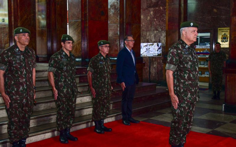 Generais do Comando Militar do Leste recebem visita de Ministro do Superior Tribunal Militar, detalhes da reunião não divulgados