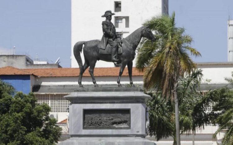 PSOL desafia Comando Militar do Leste e ameaça retirar estátua de Duque de Caxias