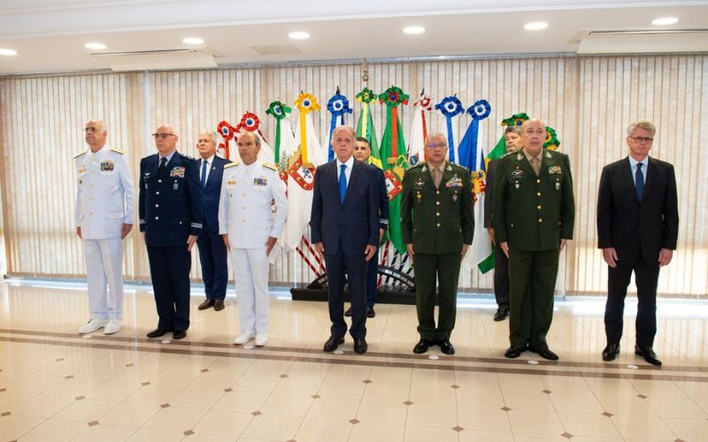 Ministro da Defesa e Comandantes lançam plano para o futuro das Forças Armadas