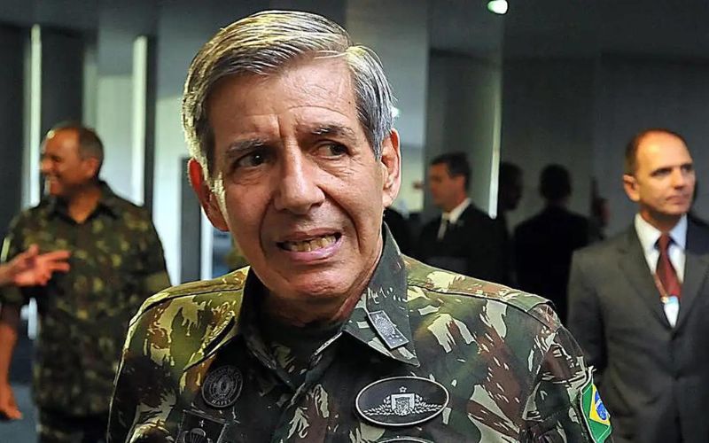 General Heleno pode estar na mira da PF; Operação gera temores entre aliados do “Núcleo Duro”, diz jornalista