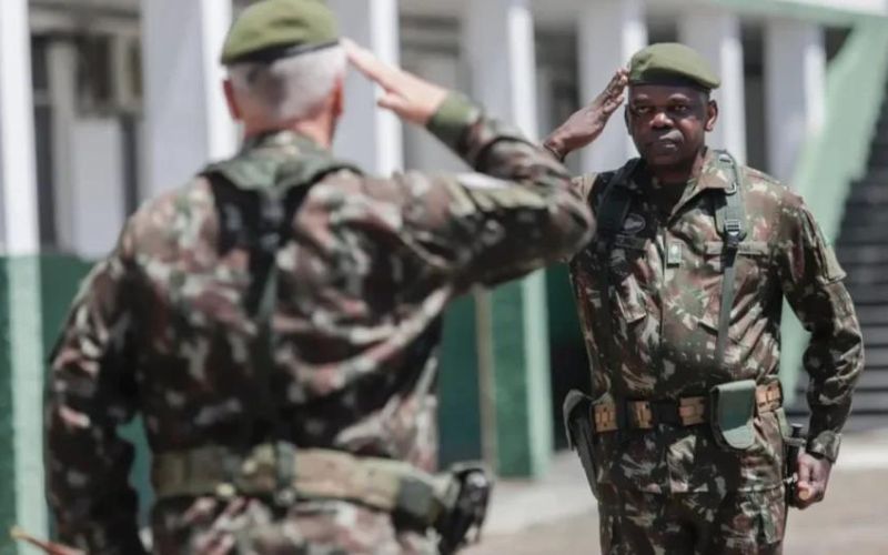 General Ribeiro, recém empossado comandante da 6ª RM do Exército, recusa entrevista com pauta racial à Folha