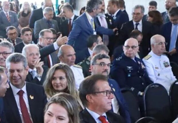 Foto: Mario Agra/Câmara dos Deputados... Leia mais em https://www.cartacapital.com.br/politica/comandantes-das-forcas-armadas-vao-a-ato-sobre-o-8-de-janeiro-ao-lado-de-mucio/. O conteúdo de CartaCapital está protegido pela legislação brasileira sobre direito autoral. Essa defesa é necessária para manter o jornalismo corajoso e transparente de CartaCapital vivo e acessível a todos