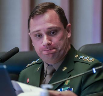 Temendo crise, Exército torce para Mauro Cid não ser promovido: entenda quanto o tenente-coronel pode perder