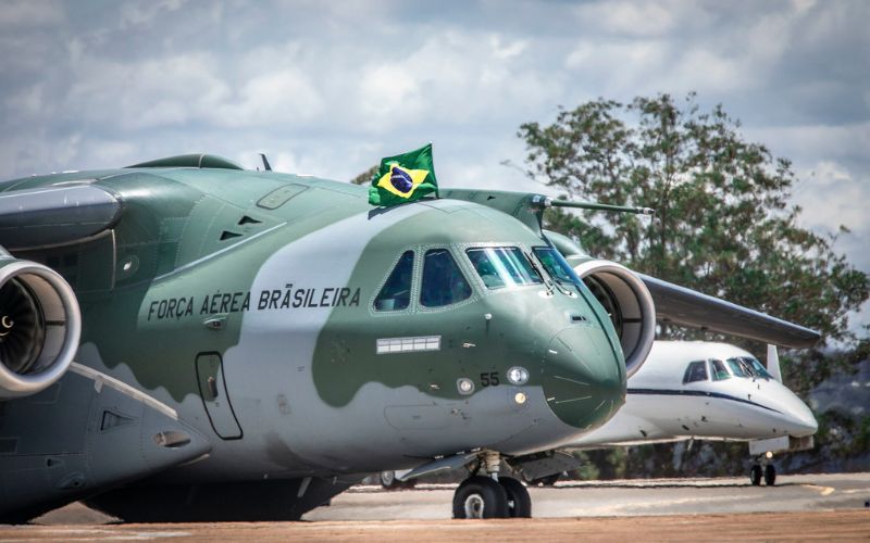 Transporte de insumos e pessoal do Rio de Janeiro à Brasília via aeronave KC-390 Millennium