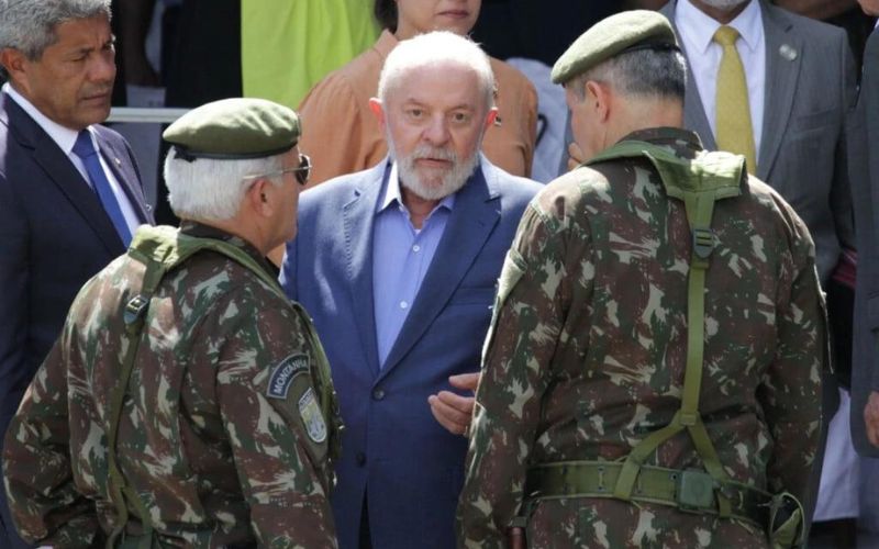 Acusado de antissemitismo, ícone da esquerda acusa Lula de submissão aos militares e de alimentar o fascismo