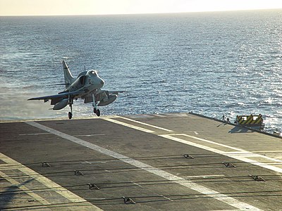 Skyhawk A-4 Falcão no Porta-aviões São Paulo. Wikipédia