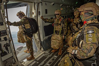 Adest salto livre forças especiais no C-390 Millennium - Foto: Wikipédia