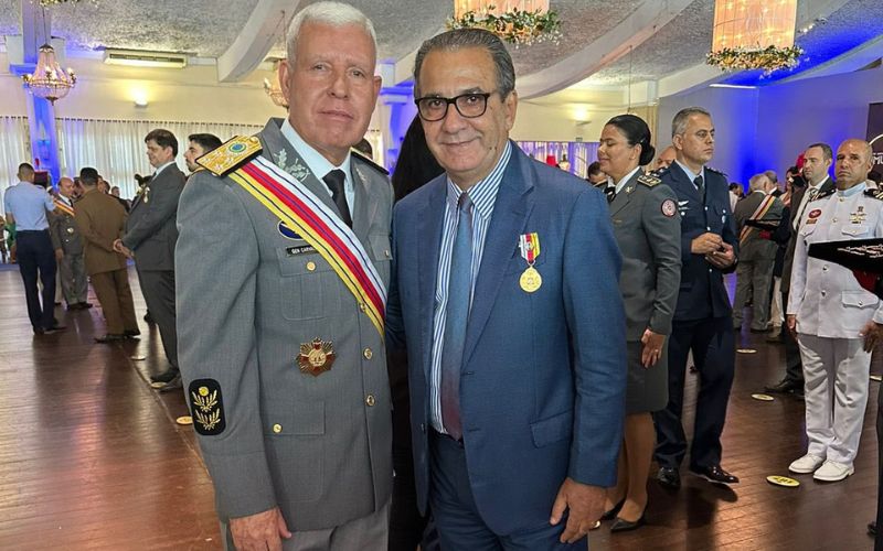 Pastor Silas Malafaia honrado com a mais alta condecoração da Justiça Militar.