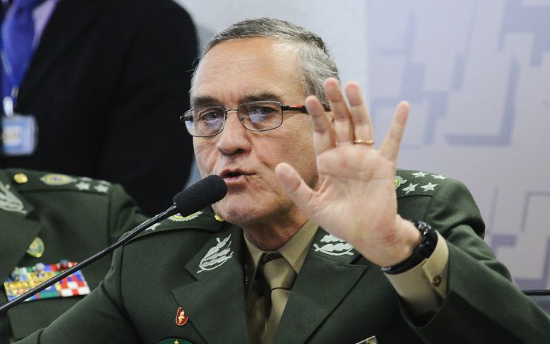 Gilmar Mendes acusa General Eduardo Villas Bôas de constranger a corte através das redes sociais
