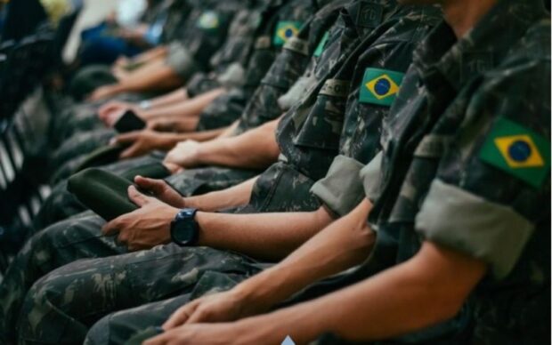 Falso Major do Exército Brasileiro é condenado pelo STM. Homem que se passava por major é condenado por uso indevido de fardamento militar.