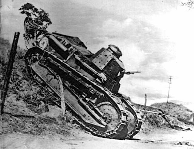 Renault FT-17 operando em campo. Foto: Wikipédia