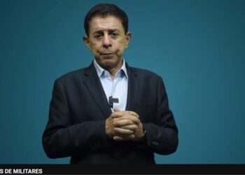Heródoto Barbeiro, do portal R7, questiona benefício e recebe respostas contrárias nas redes sociais.