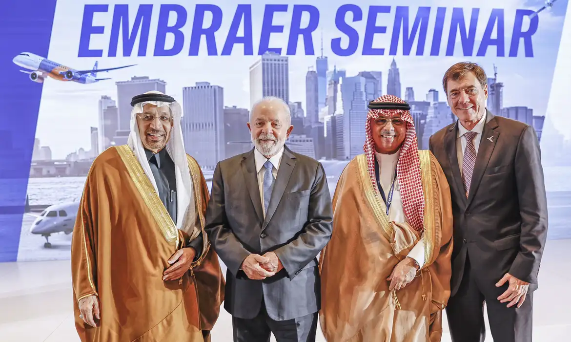 Embraer e Arábia Saudita visam parceria tecnológica, humana e de matéria prima com foco em “novas oportunidades de negócios”
