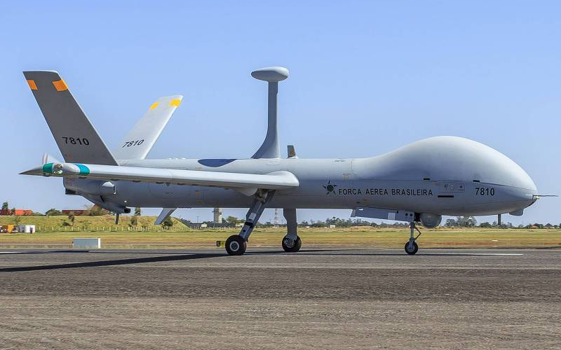 FAB usa aeronave remotamente pilotada de grande porte pra identificar pessoas precisando de resgate no RS