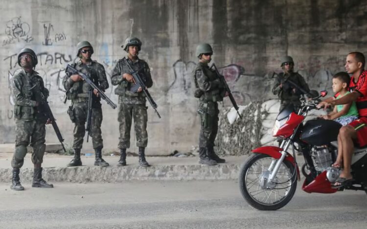 Artigo de 2017 do Financial Times já alertava Exército Brasileiro está se tornando uma força policial
