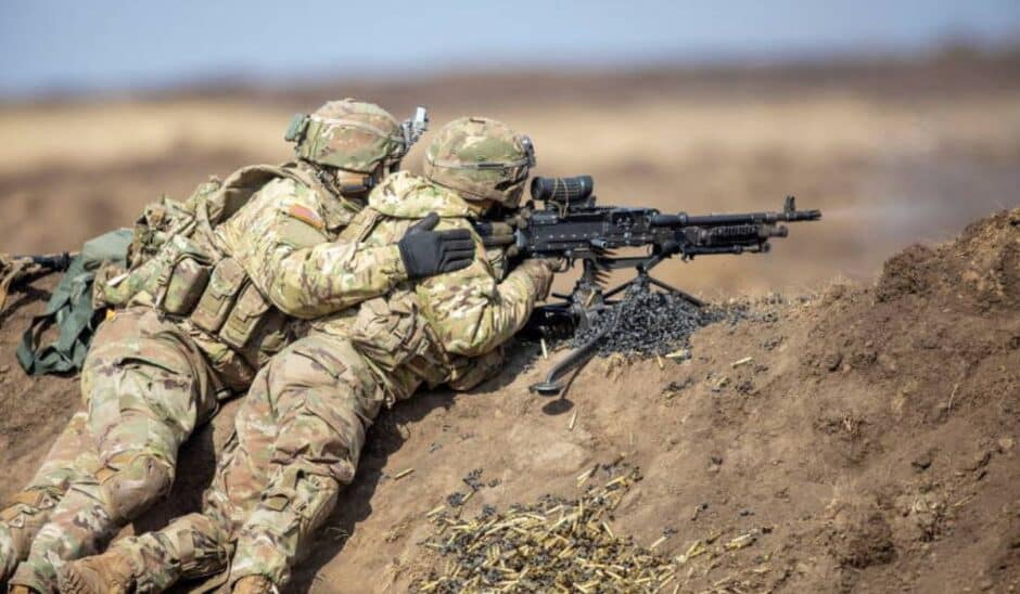 Biden perdoa veteranos do exército dos EUA condenados por lei que proibia sexo gay. A decisão beneficia cerca de 2 mil militares LGBTQIA+