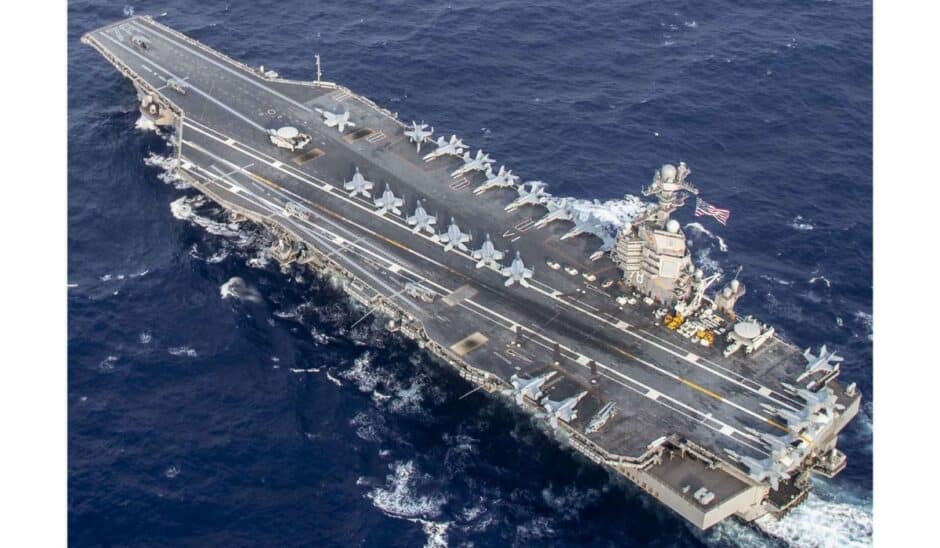 Descubra a vida a bordo do porta-aviões de 13 bilhões de dólares da marinha! Conheça as comodidades que mantêm a moral dos marinheiros em longas missões no mar