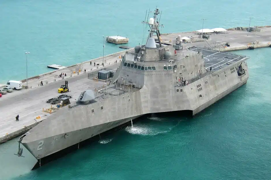 Descubra por que a Marinha dos EUA está aposentando navios de combate de US$ 2 bilhões! Problemas de corrosão e propulsão desafiam inovações