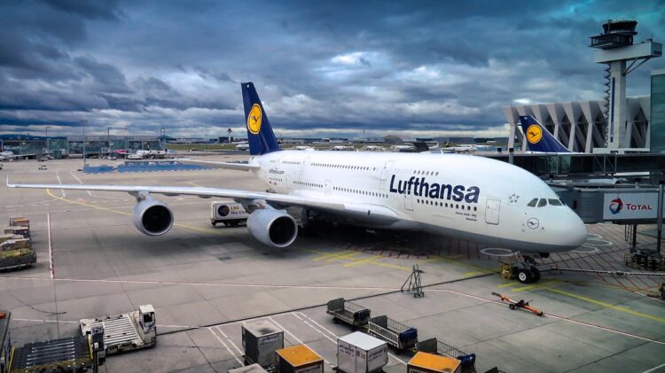 Indústria da aviação reduz a zero o número de vítimas mortais nas Américas em 2023. Foto: Divulgação / Lufthansa